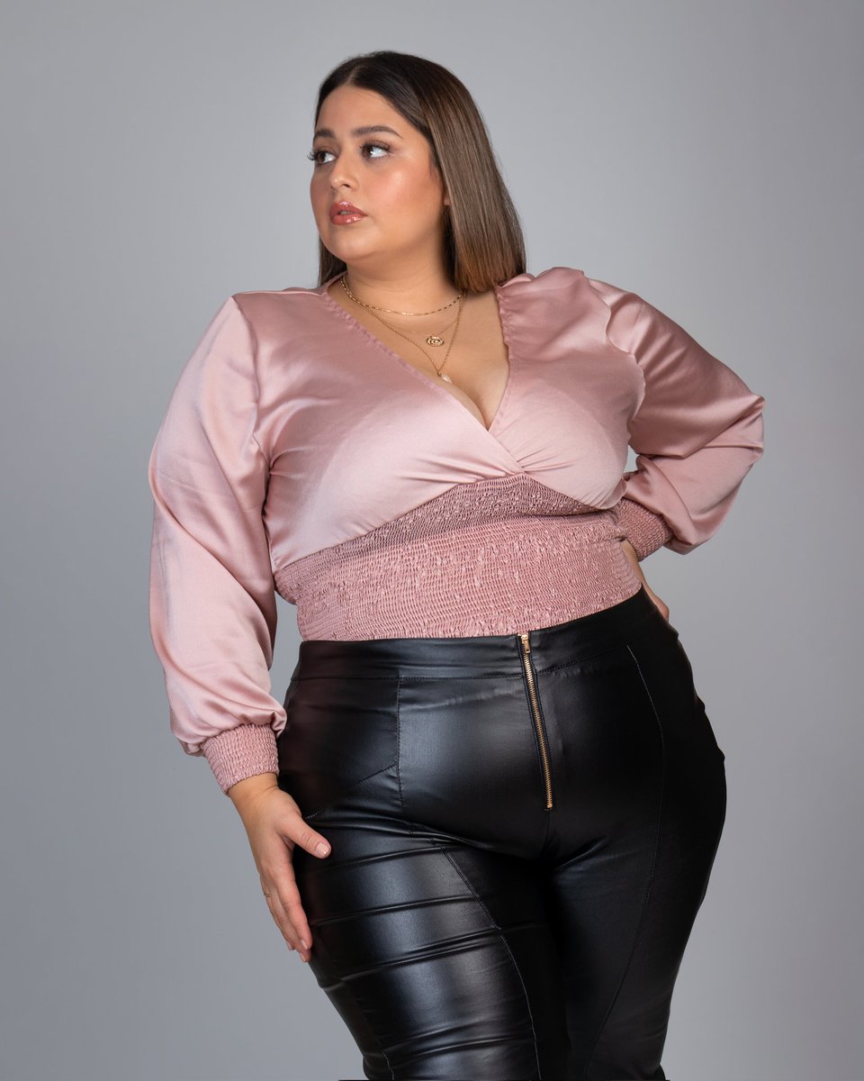 ha_dy_dy's tweet photo. Cuando me cansé de preguntar a tantas marcas locales por sus prendas y sólo tienen "tallas estandar", lancé mi propia marca de ropa plus size: LE PLUS
#plussize #fashionplussize #modaplussize https://t.co/r97BxgFncj