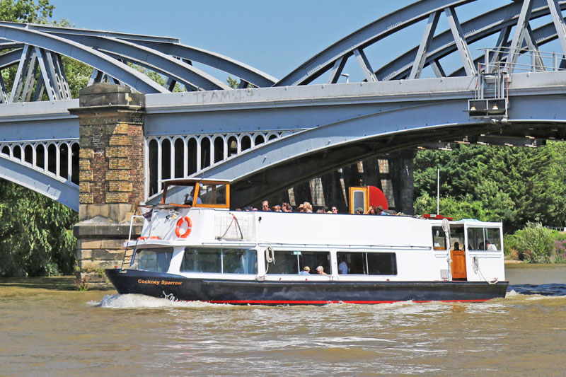 Thames River Boats tweet media