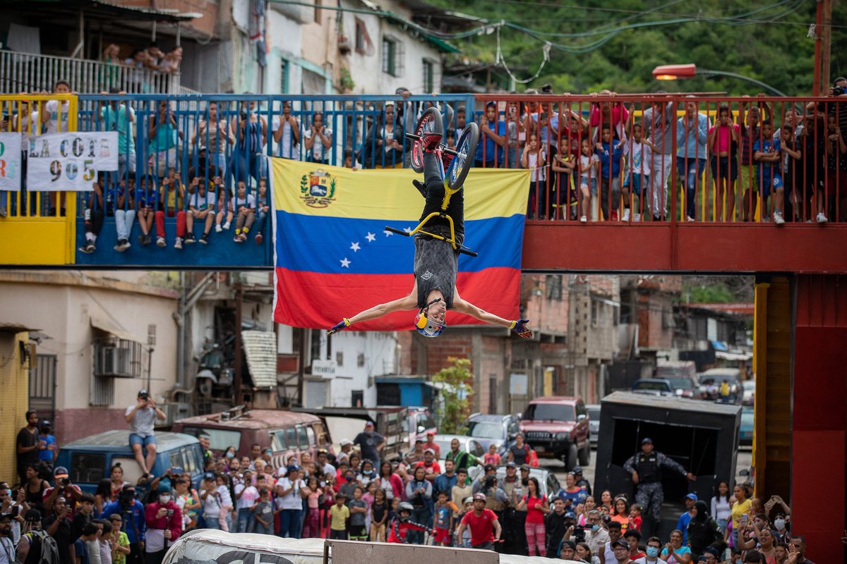 vitomartinez_'s tweet photo. Su valor no alcanza con una medalla. Por una Venezuela con más @Danieldhers 🇻🇪 https://t.co/1UgXMLqr6Z