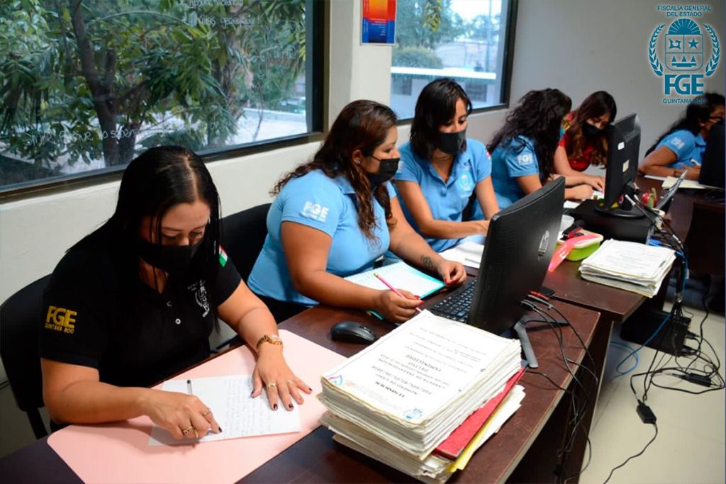 FGEQuintanaRoo's tweet photo. *Cuenta con un equipo multidisciplinario de profesionales especializados en: antropología, sociología, derecho, trabajo social, criminología, psicología y victimología. (2/3) https://t.co/jI48MHDjCN