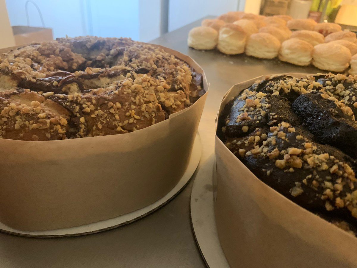 Bizcocho de queso y guayaba $30 Chocolate y Nutella $40 para ordenar 787-344-5636