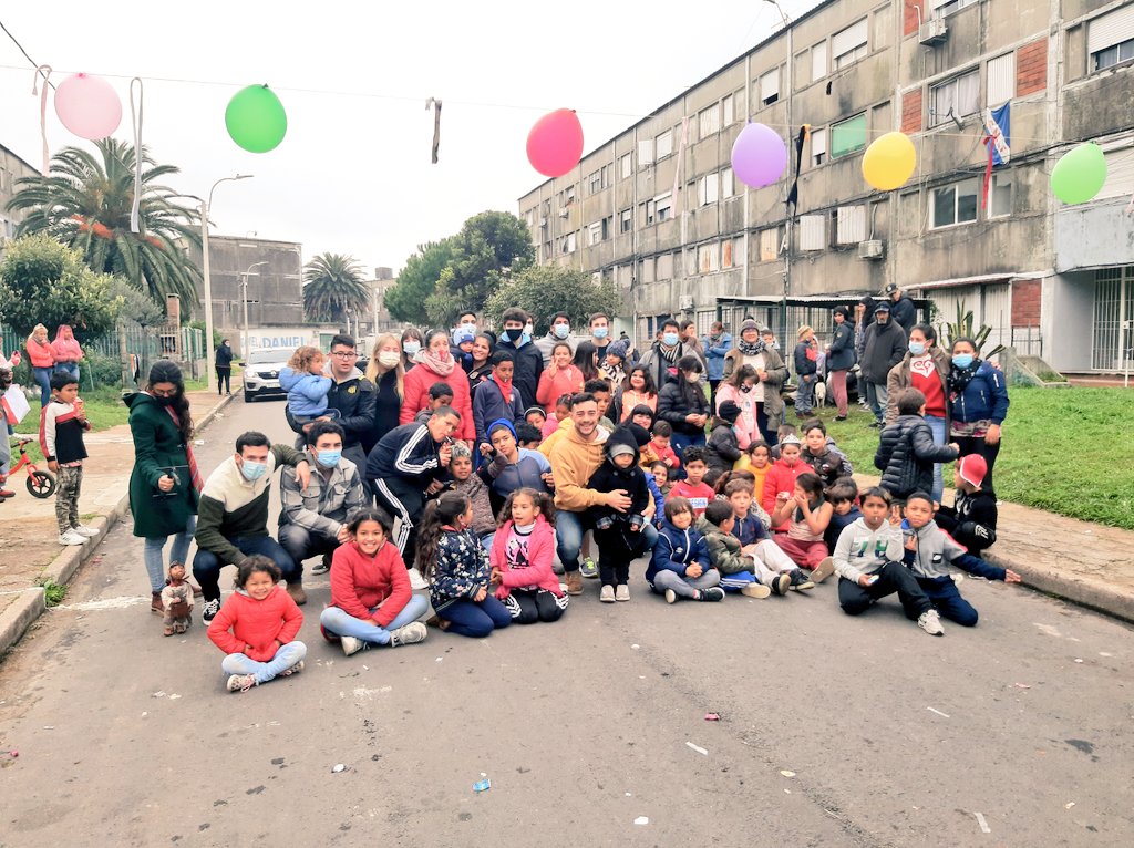 jfranncastillo's tweet photo. ¡Festejamos junto a todo el equipo del @40municipioe el Día del Niño!

En Malvin Norte llevamos alegría y mucho cariño en este dia tan importante para los niños. 👍 https://t.co/4s9KmVgFds