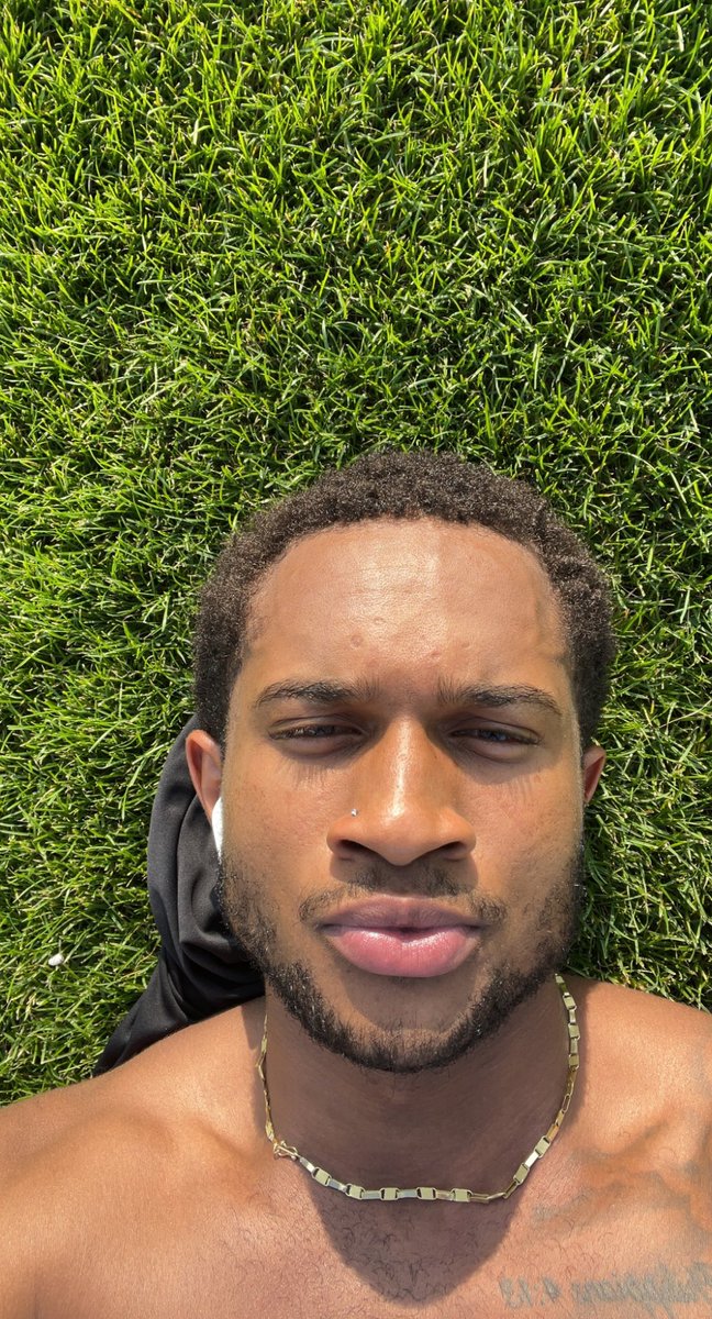 _charles24's tweet photo. Life’s been great mate🥂, never been this focus in my 21years of living💯… we locked in ✊🏾 #STTYS https://t.co/LAXGV64E8t