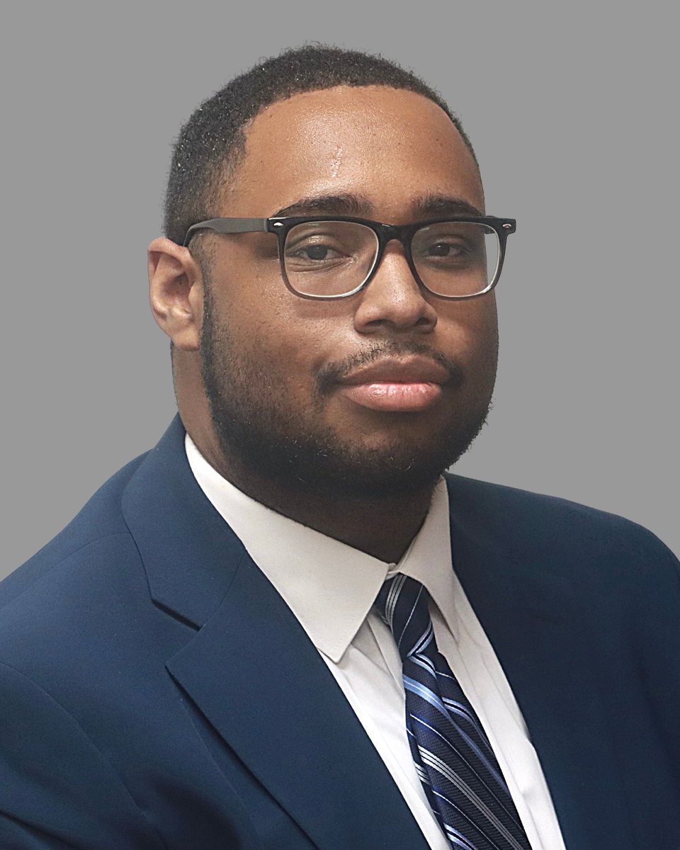 cedarhillisd's tweet photo. Great story about @CHISDCP Principal @DrXavierLewis  by  @SpectrumNews1TX @lupezapata !

https://t.co/OtuvjTyFHW

#CHISDInTheNews #LonghornNewsroom #CollegiatePrep https://t.co/28TeHdiBIw