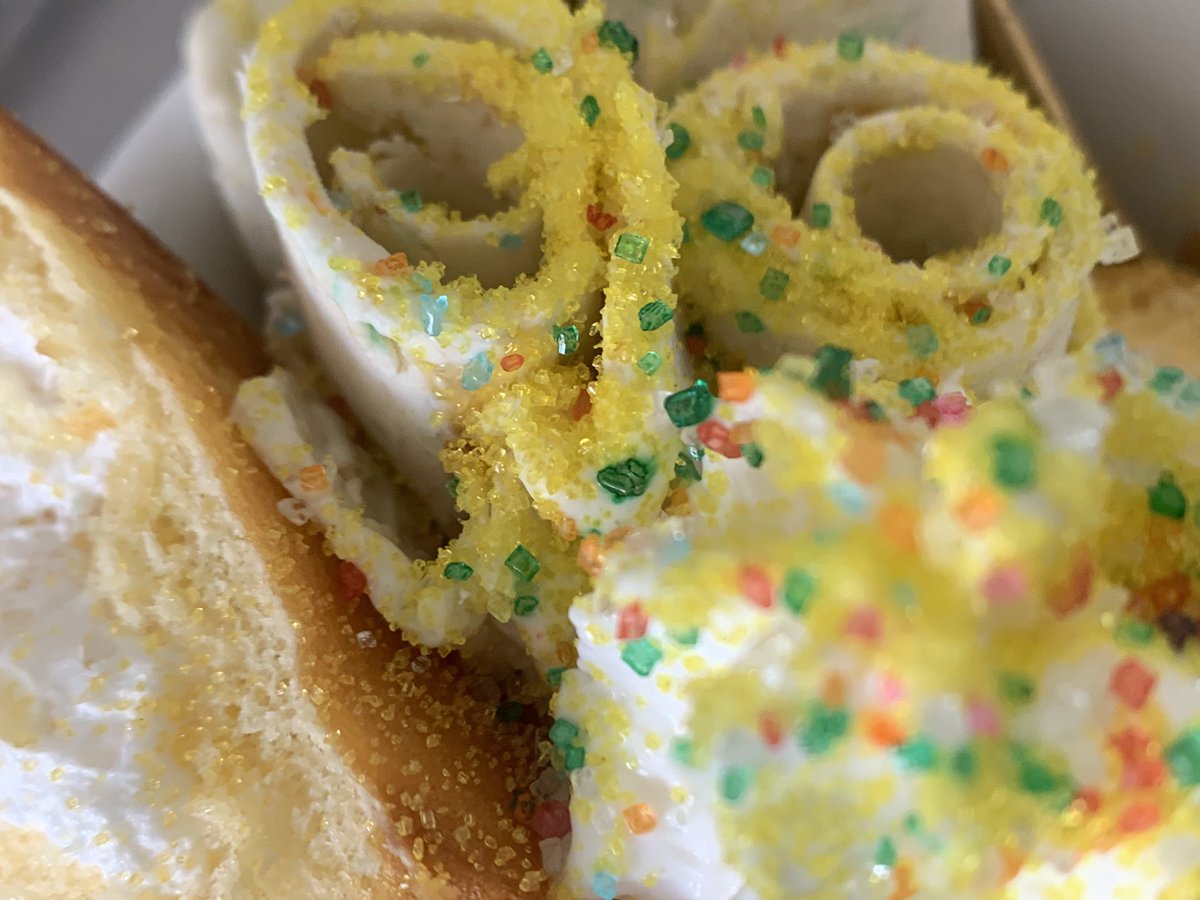 BeRolld's tweet image. Twinkie Rolled Ice Cream 🤤 #twinkies #icecream