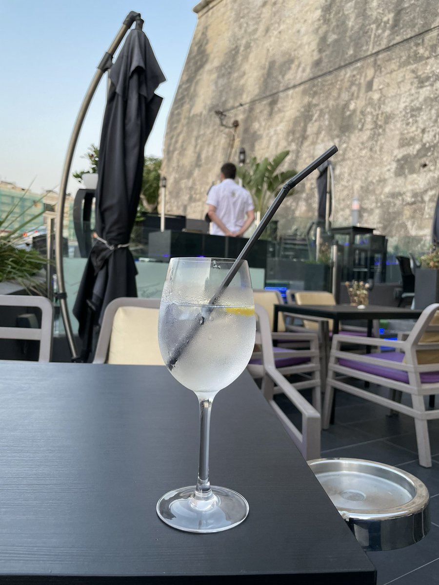 njpurkis's tweet photo. Fabulous @COLDistillery  gin overlooking Malta Harbours - didn’t expect to find City of London and Christopher Wren gin here - very happy! 😁 https://t.co/XEbosgI8Jq