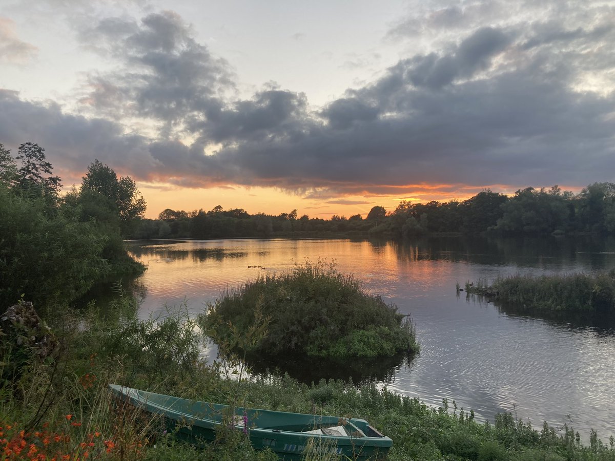 rosaleen_bolger's tweet photo. Autumn Sunset #redsky #suntset #autumn #corbally #limerick https://t.co/WFS6D47Qyw
