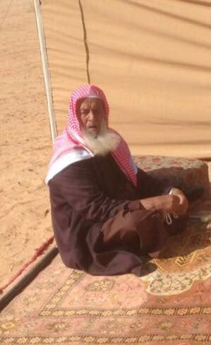 وكذلك كان الشيخ محارب بن مروان من وجهاء القبيلة، وممن اشتهر في اصلاح ذات البين، ولم الشتات، والسعي فيما يجمع الكلمة، ويوحد الصف.
قيل في الشيخ محارب بن مروان الكثير والكثير من القصائد سواء في حياته أو في رثائه، وفيما يلي نماذج مختارة منها .
