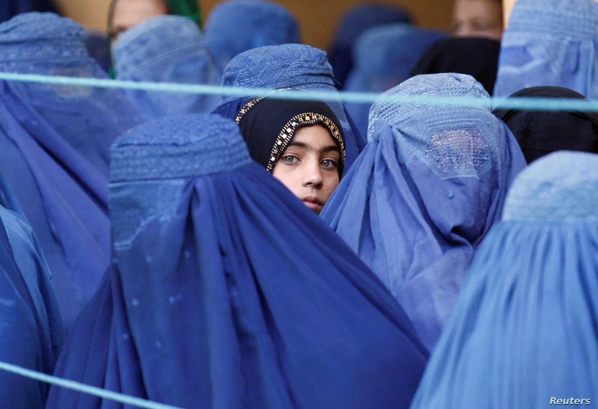 Le guerre le fanno gli uomini, le pagano le donne. Sarà proclamato l’Emirato Arabo d’Afghanistan. Le donne saranno cancellate: bottino di guerra e stuprate. Escluse dallo studio, rese schiave dal fondamentalismo. ⤵️