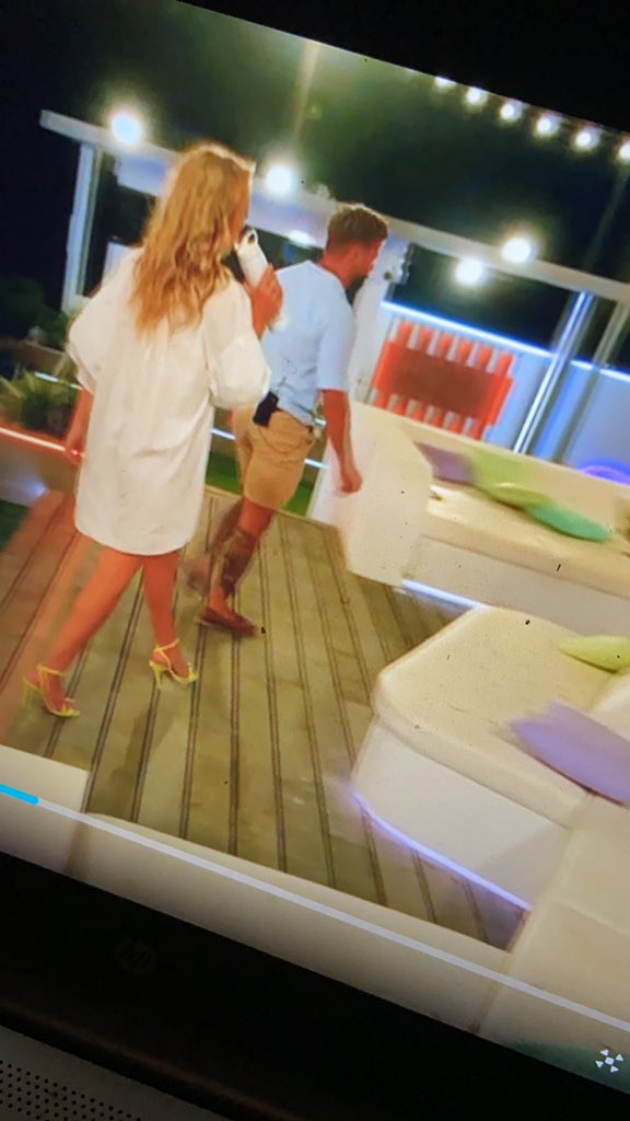 BadovaBeatrice's tweet photo. FAYE DESTROY HIM #loveisland https://t.co/TkePSOuOuC