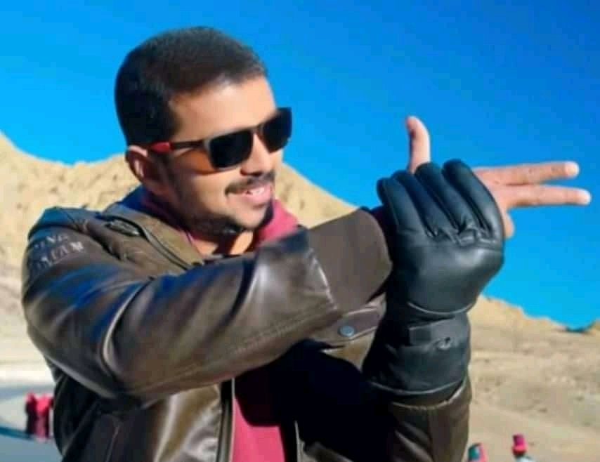 Rajavijaymsd1's tweet photo. Thotta therika therika vetta vedika vedika patta padika padika varan puzhuthi paraka theriiiiiii #dharmeshwar @actorvijay Anna #Beast #Theri #Therionsuntv #விஜய்_ಮಾಸ್ಟರ್_TRPRaid https://t.co/ji0nLyxcDv