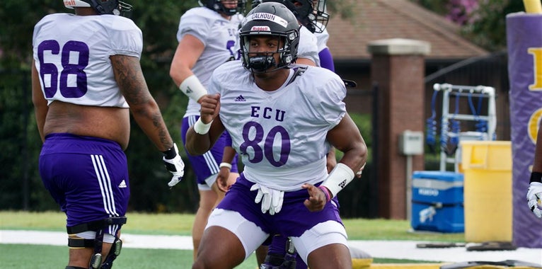 HTC247's tweet photo. ECU feels it has a tight end that can do it all in Shane Calhoun

"There’s nothing he can’t do. He can catch, he can block, he’s fast. He can go one-on-one with these safeties and make plays. I trust him a lot."

https://t.co/G7qy2flxFP https://t.co/aYhWcHOYMg