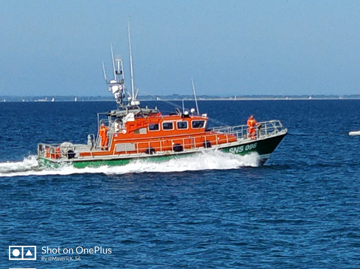 MavericK_56's tweet photo. [ #MOI ] - Coucou @SauveteursenMer, petite photo souvenir de votre sortie de #PortHaliguen ce 13 août à 17h38, probablement en rapport avec le tweet de @Premar_Ceclant! #SECOURS #MER #VHF16 #TEL196 #CODIS56 #DRAGON56 #QUIBERON #BZH #BRETAGNE #SNSM #POMPIERS https://t.co/JiXn8RC4wd