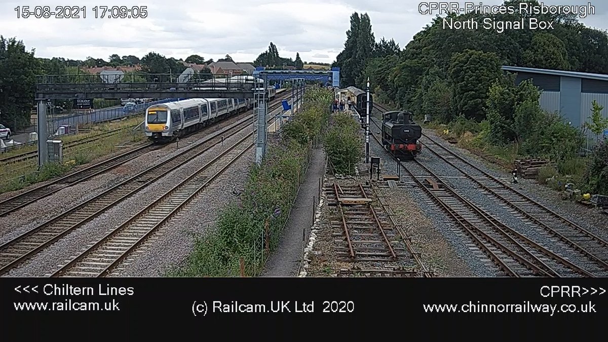 g5btb5g's tweet image. #Class168 &amp;amp; Pannier side by side at Princes Risborough

@ChinnorRailway chinnorrailway.co.uk
@railcamlive railcam.uk #SawitOnRailcam
@chilternrailway 
#RailFocusUK facebook.com/RailFocusWorld

@SparkyTheClown #Steamlocomotive #DMU @NetworkRailCML