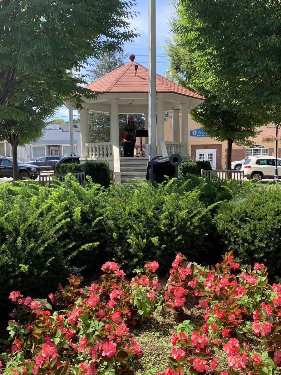 oysterbayny's tweet photo. #OysterBayMarket going on now until 2pm!
Get fresh produce, local honey, sweet treats, clams, oysters, fresh empanadas, hand-made goods, and more!
#oysterbaymarket #oysterbay #oysterbayny #obencommunity #obmsa #mainstreet https://t.co/DA3QGpNW4L