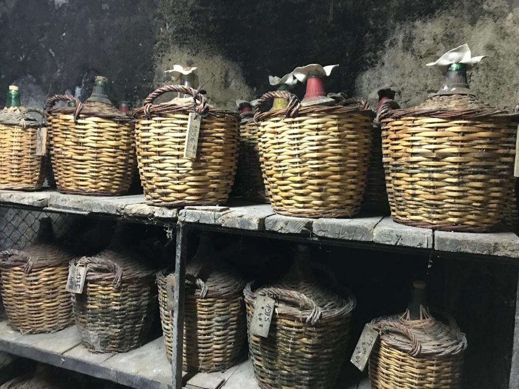 CatrionaSeth's tweet image. Une cave... appelée le Paradis. Là où se trouve l'armagnac @domainedebile. Bonne rentrée à tous ceux qui reprennent le travail! #happymemories.