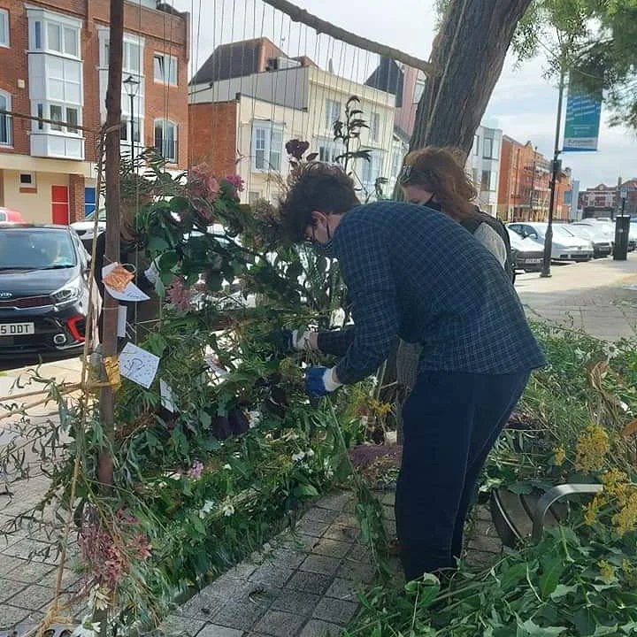 hotwallsstudios's tweet photo. Another fantastic workshop for #InteractiveWeaves today with the theme of Forest. Loads of beautiful plants and flowers involved, with messages added to complete the weave 🌻🌼🌱🌿🌾 https://t.co/dLIoOi0LKT