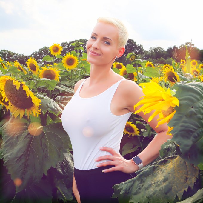 I love the sunflower 🌻! Check the Flame 🔥 https://t.co/TTolvsGk6R https://t.co/eW3LyMNqx1<a href="/tag/homework"class="tags"><span>#homework</span></a><a href="/tag/kitchennightmares"class="tags"><span>#kitchennightmares</span></a>