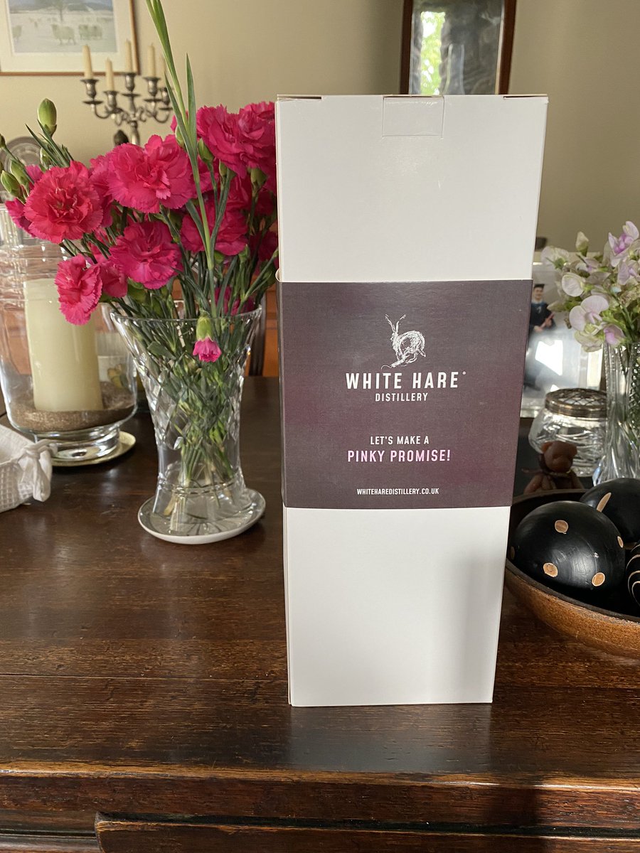 HefinaRendle's tweet photo. What everyone wants to come home to on a blustery Sunday!! My first gin box from @WhiteHareCo. https://t.co/Pgkwy9lqLR