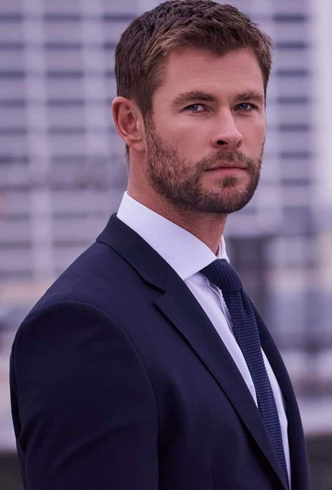 Happy birthday  Chris Hemsworth 