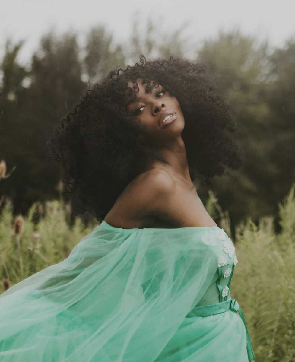 asiacharise's tweet photo. This is my friend Anise Armstrong. She is a model from Cleveland, OHIO. Please make her go viral https://t.co/SkpDLpQA6a