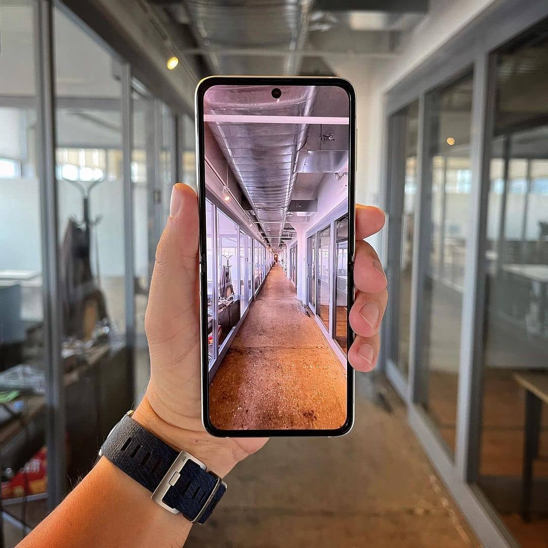 TechScoreNY's tweet image. You are SO beautiful... 😊😊
Credit: @Tech_EdgeTE #GalaxyZFlip3 #ZFlip3 #ZFlip