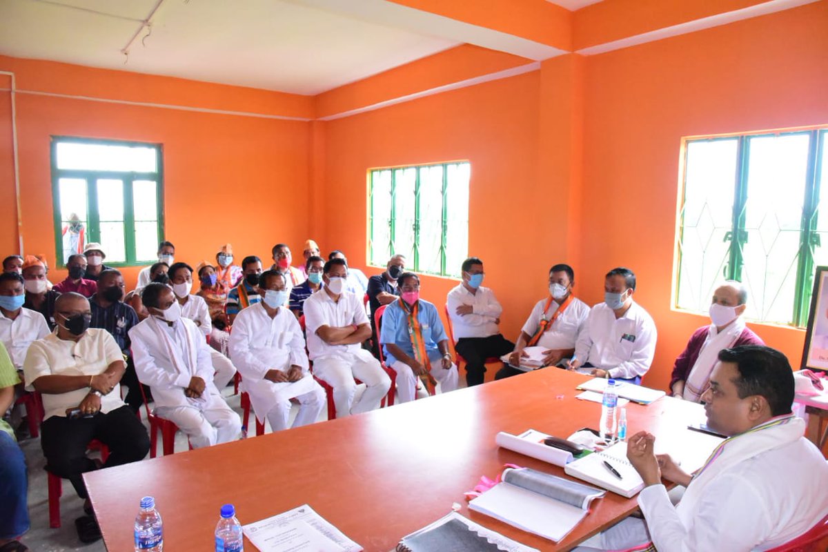 BJP4Manipur's tweet photo. Shri @sambitswaraj ji Prabhari Manipur and National spokesperson @BJP4India interacted with the Office Bearers, leaders and karyakartas of BJP Bishnupur and Moirang, along with State VP Shri Th. Bashanta Singh, BJP Bishnupur Dist President Smt RK.Bimola Devi. https://t.co/QOl3upGbcw