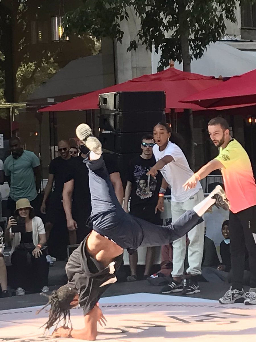 ruthmackenzie's tweet photo. Aujourd’hui #BattlePro #breakdance sur la Place du Châtelet @Paris https://t.co/3VVJcZlAWw