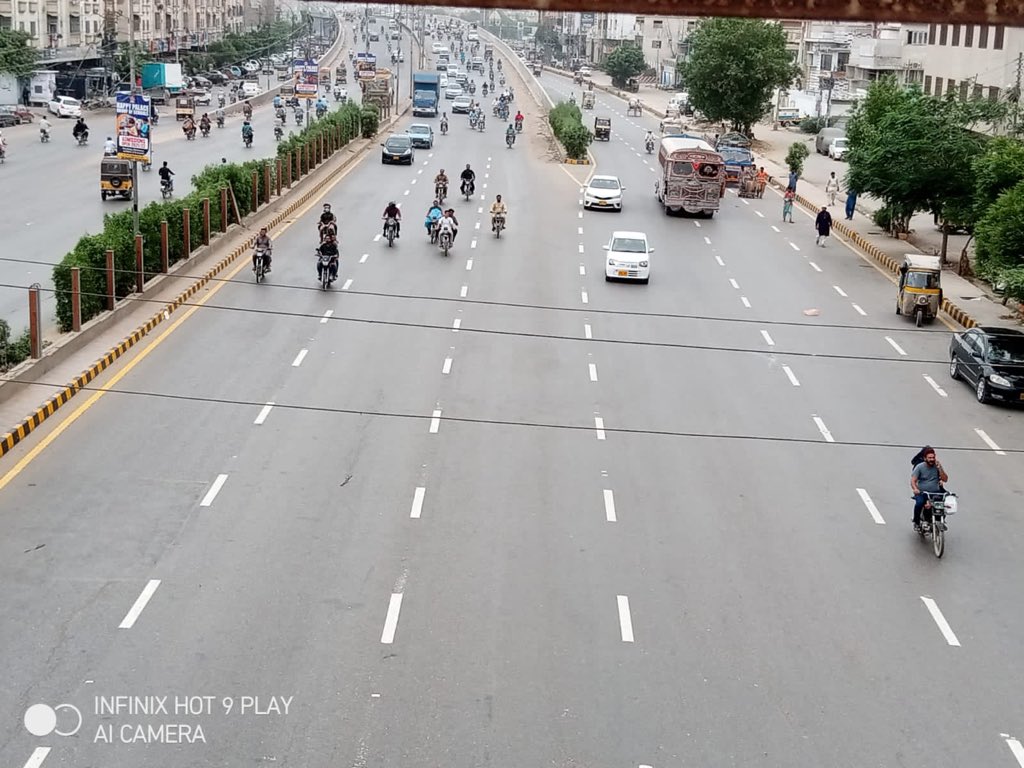 murtazawahab1's tweet photo. Shahrah e Pakistan from Karimabad to Ayesha manzil looks nice after kerb painting &amp; lane marking. Such small little interventions make a lot of difference &amp; unfortunately were totally missing in the last few years #KarachiWorks https://t.co/UlWgD7QsQS