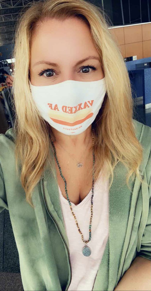 Meidas_Jules's tweet photo. Last night an intoxicated man came up to me in Caesar’s Palace and said my face mask was offensive 😂 to which I replied “good, I find people who refuse to get vaccinated offensive” 😂😂  @J_Mei21 @BMeiselas @meiselasb @MeidasTouch  #MeidasMighty https://t.co/GtU2c01g8u