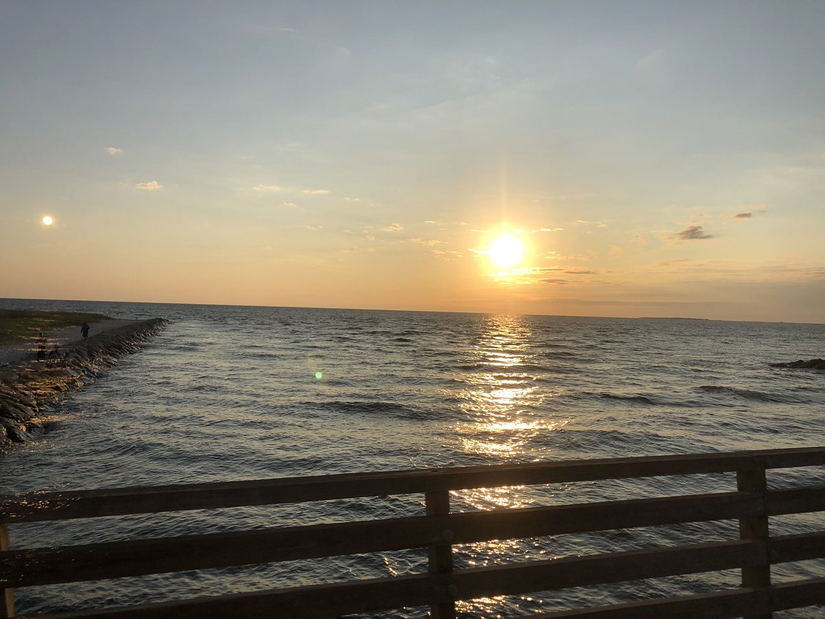 DavidBagleyWX's tweet photo. We didnโt see Chief Brody running down the jetty after #Jaws this morning, but we did see an outstanding sunrise! #JawsBridge #Edgartown #OakBluffs #MarthasVineyard https://t.co/AheHGkL1Lu