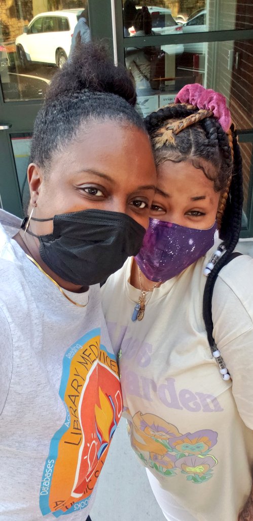 FousheeEdS's tweet photo. First full week of school was awesome! Although we are operating in differently with 😷 on. Its such a joy when my babies come back to visit! We were excited to 👀 each other! #educatorfun #educator #teachertalk @BlameItOnLorain @apsupdate @apsBAMOAcademy #BAMOEagles https://t.co/2fm7dQCUWt