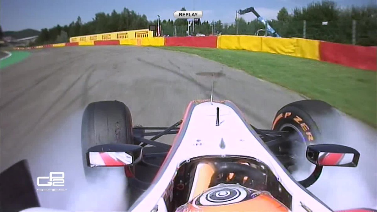 europeanwf1's tweet photo. 52/56

- PARECE QUE O CARRO DE ABT (@ArtGPF1Verse) QUEBROU NA PANCADA COM VERSTAPPEN E ELE SE REFLETE AGORA, ENQUANTO ELE LIDERAVA A CORRIDA!!!!!! INCRIIIVEL1!!!!!

- LYNN (@JenzerGP3) LIDERA COM A @StatusGPF1V NO PODIO!!!!!!

- LATIFI (@JenzerGP3( TAMBEM TA FORA!!!!!! https://t.co/6fx1xWzjJG