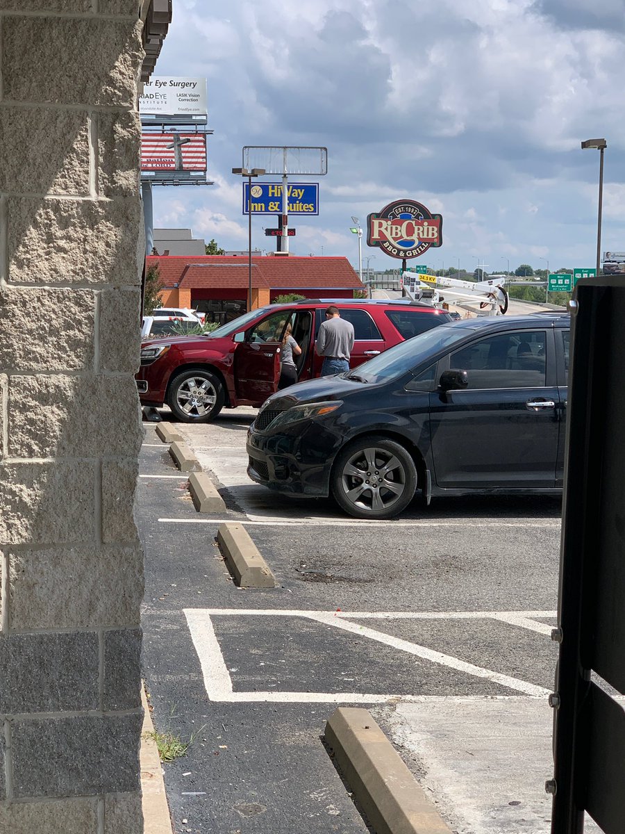 It’s Sunday no customers right now - that’s okay Casey out in the parking lot collecting AHA donations.  #newhirefire #Allthehearts❤️❤️❤️❤️