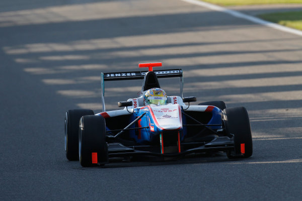 europeanwf1's tweet photo. 56/56

- VOCE É A CHAVE DO MEU CORACAO VOCE É A CHAVE DO MEU CORACAO É ALEX LYNN A CHAVE DO CORACAO DA @JenzerGP3, VENCE LOGO NA SUA 5° CORRIDA NA TEMPORADA SENSACIONAL E O MELHOR ELE PASSA LADO A LADO COM LECLERC (@KoiranenGpF1V)!!!!!!! https://t.co/KzwGJp6S27