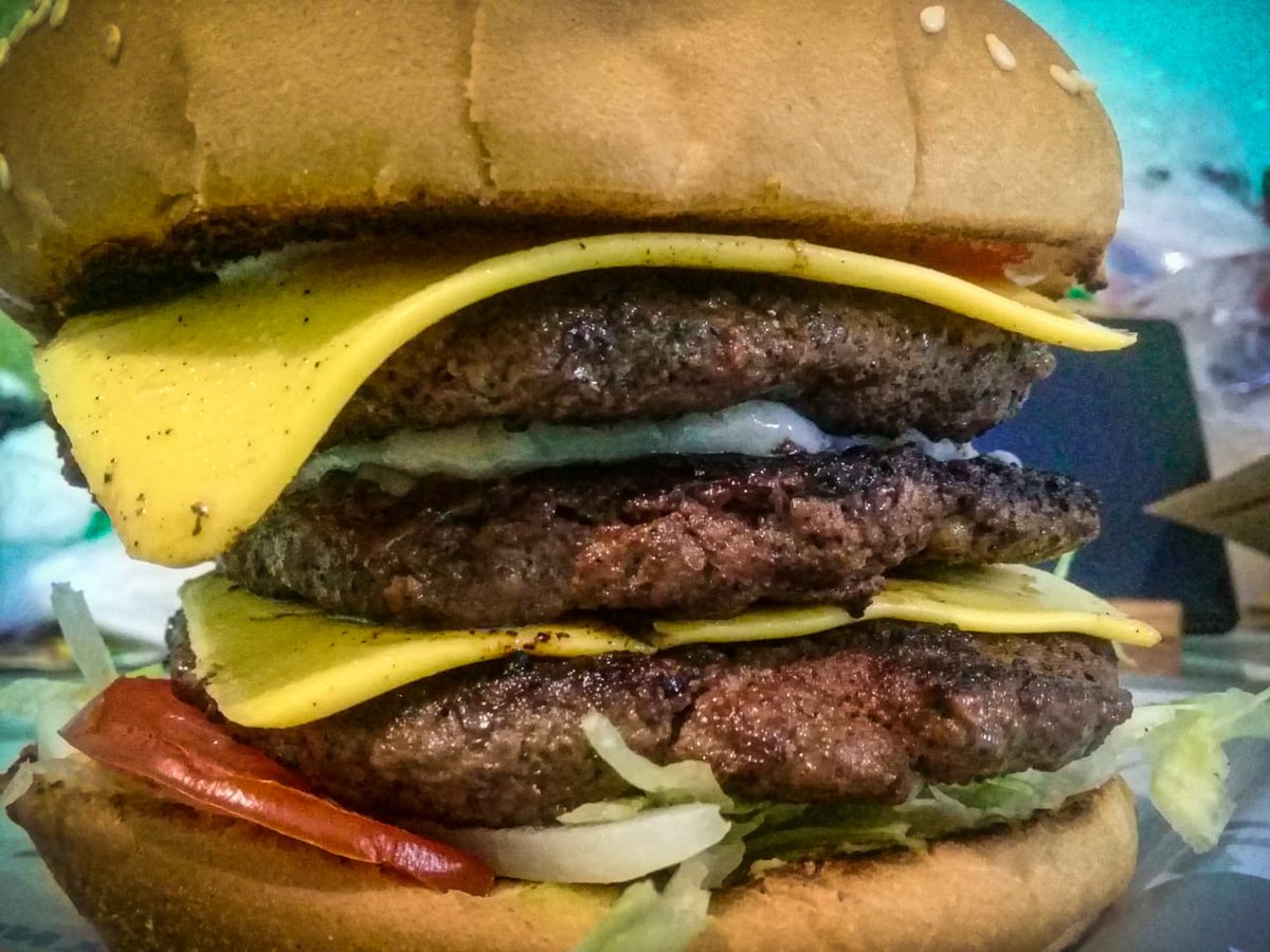 SerranosBurger's tweet photo. #PapasFritasGratis Gastando $180 Pesos en #UberEats #HoraDeComer #Mty #TripleBurger  en. #SerranosBurger https://t.co/lLY1ZtR5ss https://t.co/GZvTbseOJ2