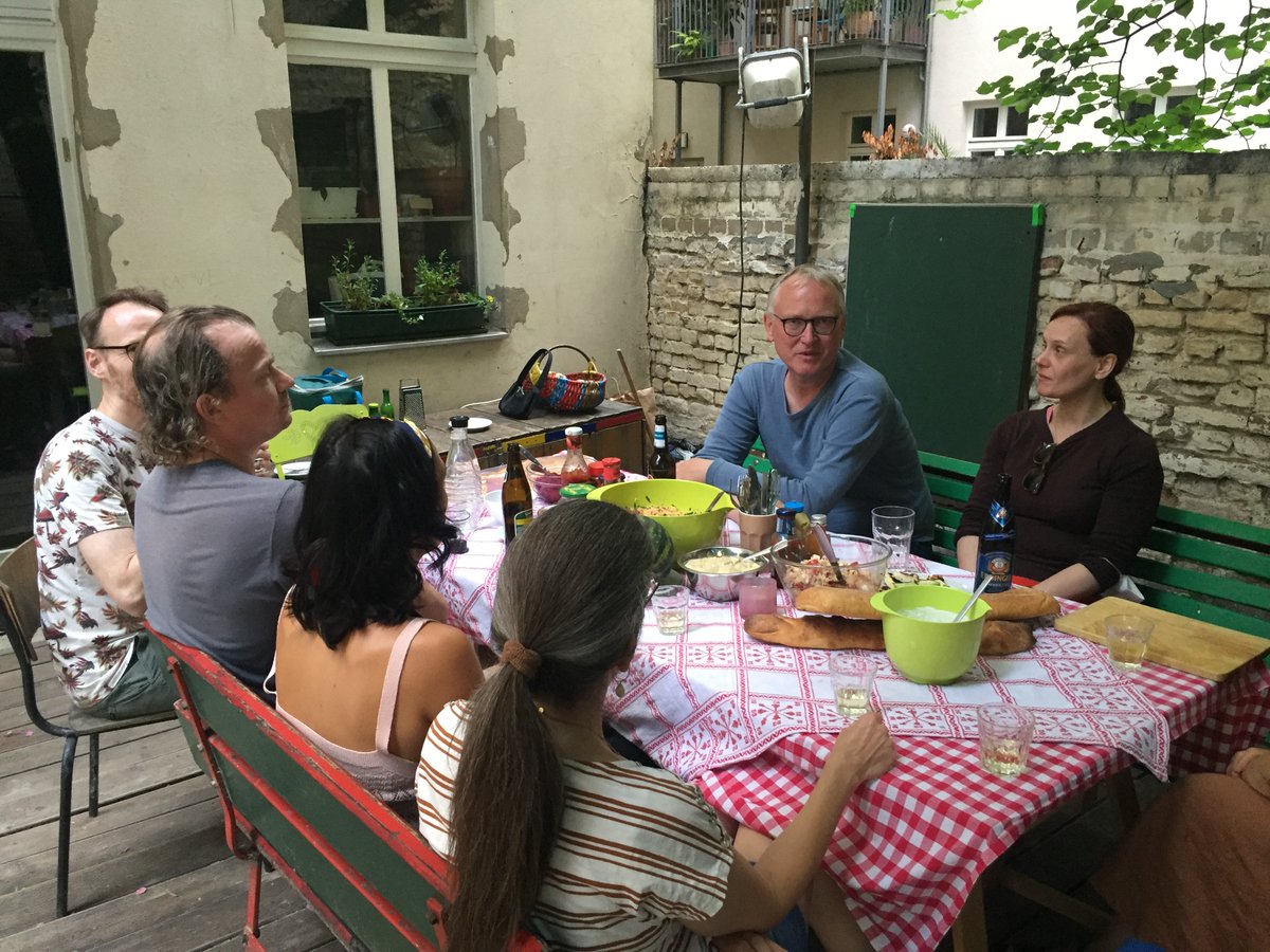 Einsatz für bezahlbaren Wohnraum und #Mieterschutz: Besuch von MdB <a href="/KlausMindrup/">Klaus Mindrup</a> und <a href="/WolkStephanie/">Stephanie Wölk</a> , die sich bei uns über die aktuelle Situation erkundigen. Super informativ!