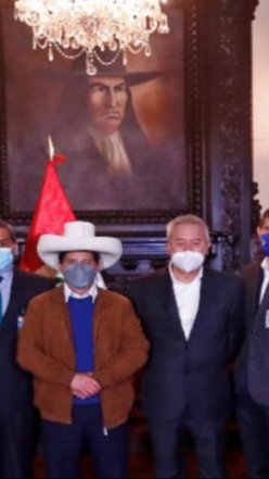 DheysRioz's tweet image. Willax: ¡Marchemos contra este gobierno ilegítimo!

Also Willax: 🤝