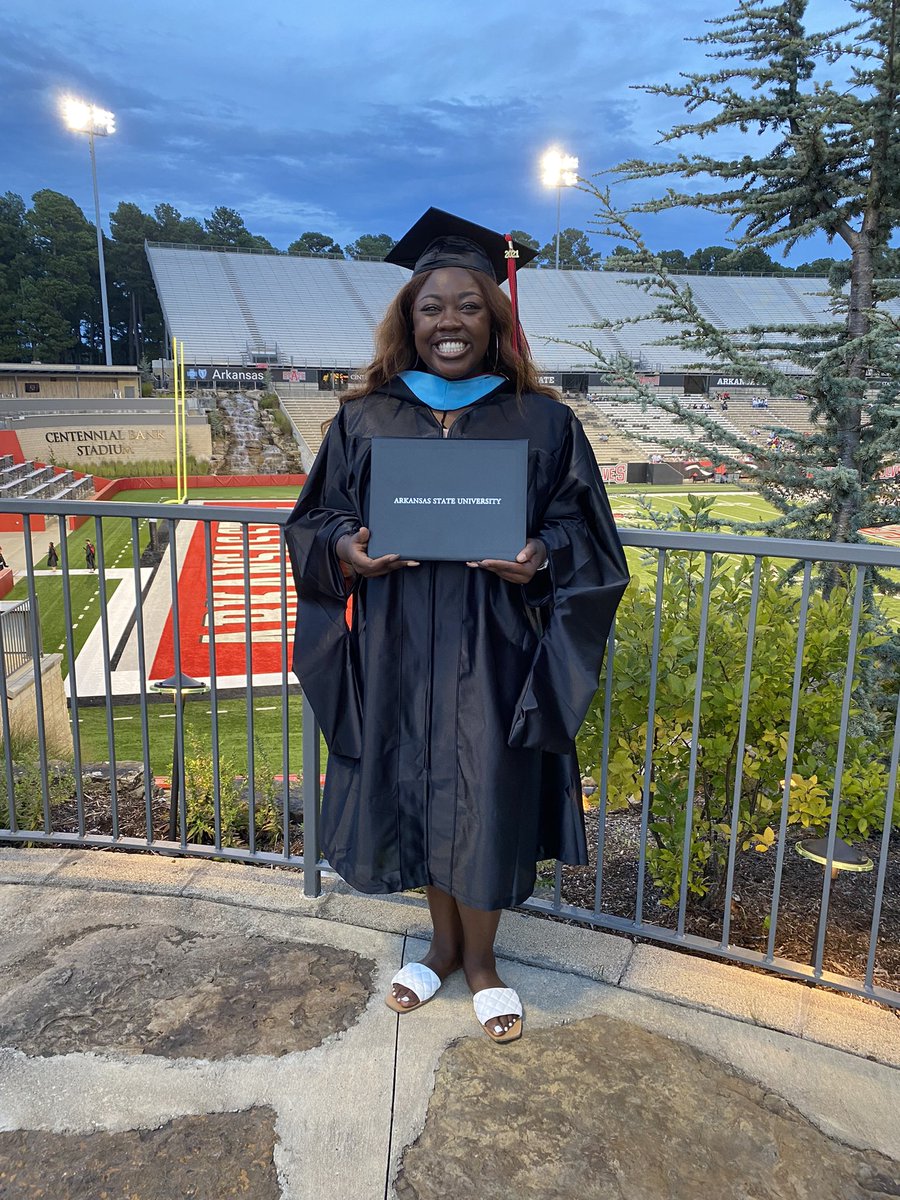dearmiab_'s tweet photo. ASU [June 2020] : anticipated graduation date: may 2022
God: aht aht 
Me [August 2021]: and that’s how you clear a … 
Masters of Educational Leadership ✅ 

#blackgirlsgraduate #masteredit https://t.co/58eI0RP8DX