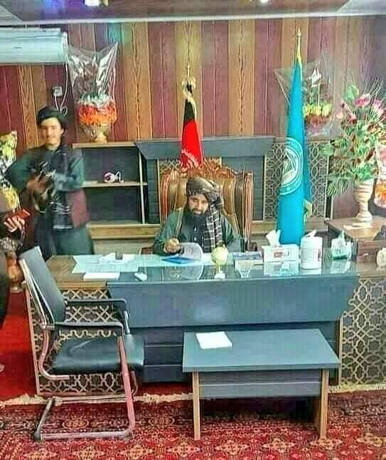 MiralKhan_555's tweet photo. Lucky the DC of Qandahar, He became the Deputy commissioner without passing a CSS exam. 😂 https://t.co/kB67bpHVTh
