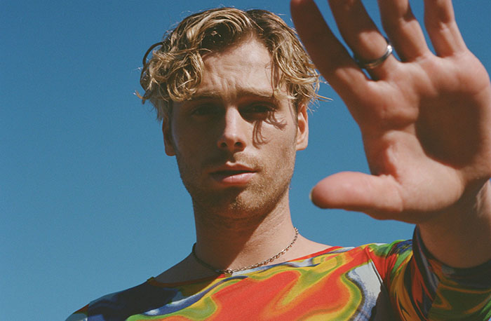 Buzz_Access's tweet image. .@Luke5SOS released his debut solo album, "When Facing The Things We Turn Away From". The 25-year-old @5SOS musician’s new LP features 12 tracks, including previously released “#StartingLine” and “#Motion.”