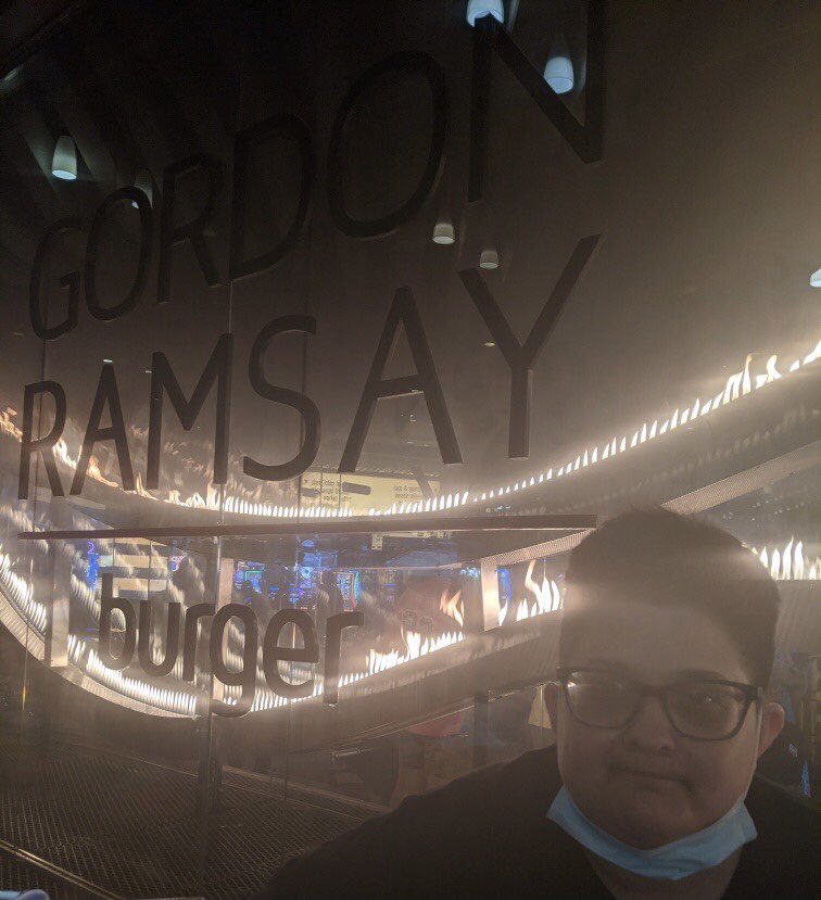 Indie Filmmaker 
Here’s me last night from Gordon Ramsay Burger restaurant https://t.co/d3hxe7CgxX