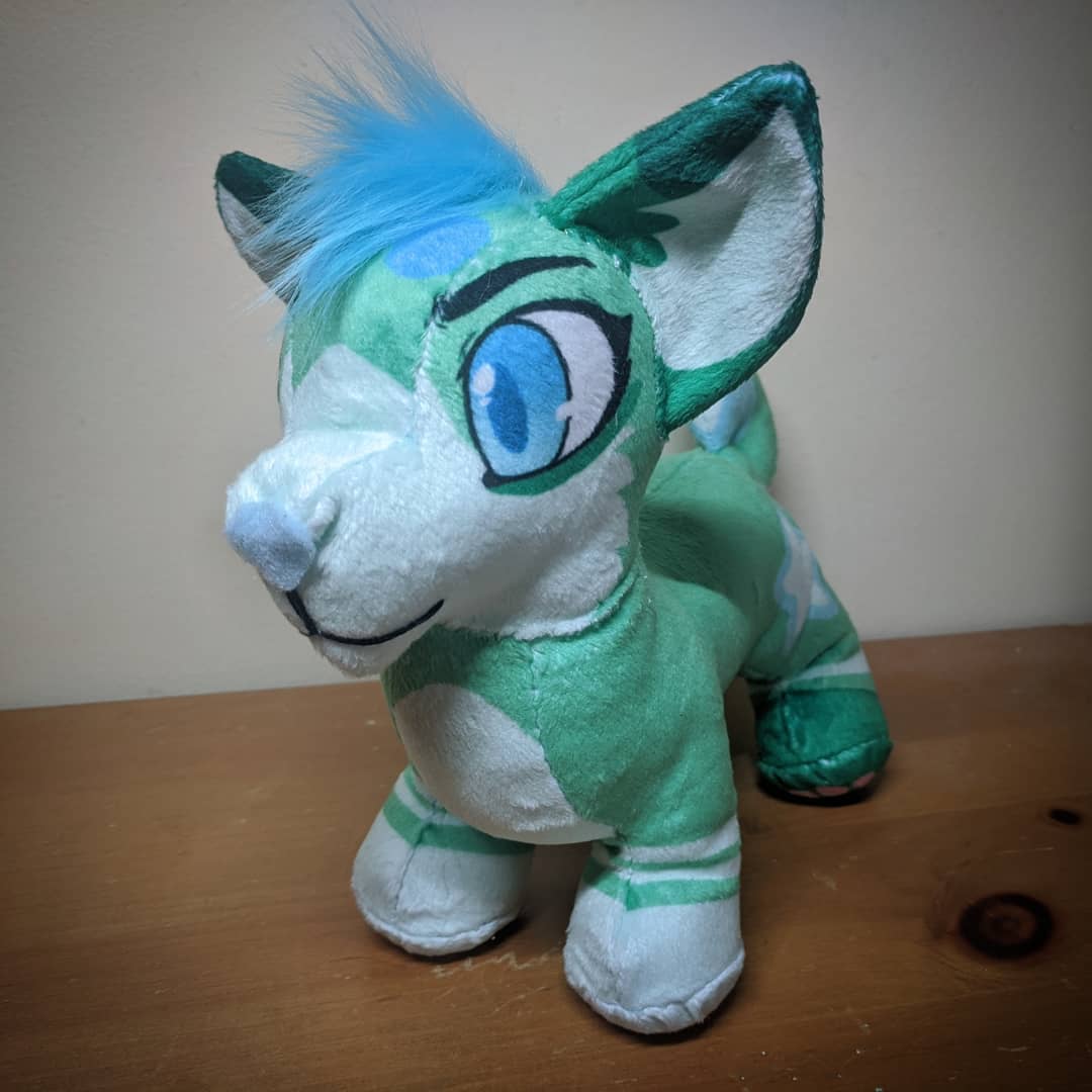 Ghostly_Howl's tweet photo. Finished plushie commission for @/raspberry.ray on Instagram of their character, Abyss. 

#plushie #plushiecommission https://t.co/4xPvix4M7r