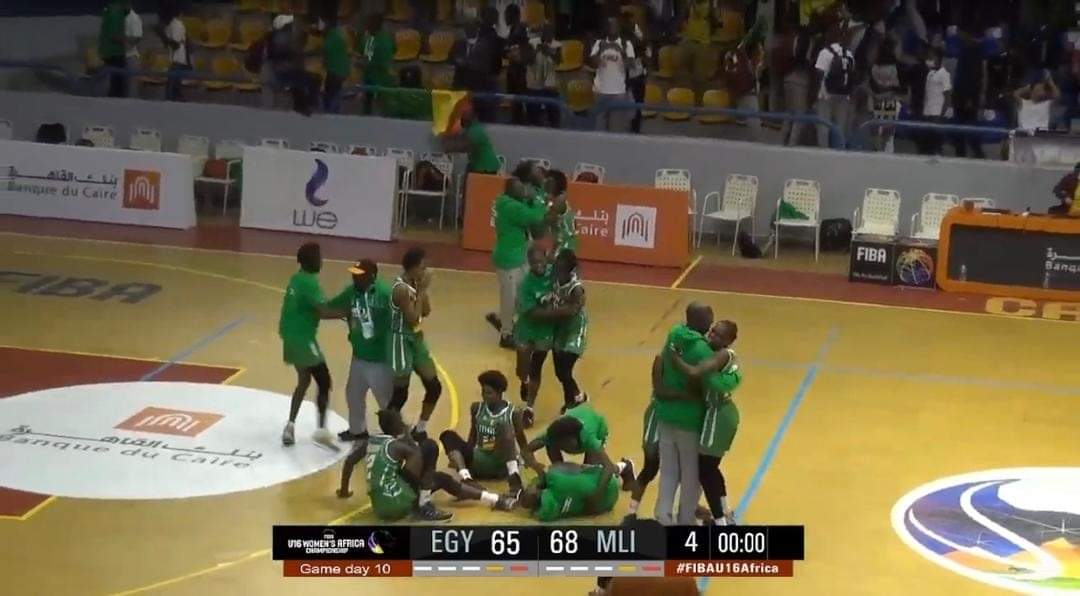 #Afrobasket #U16 #filles 🏀 Finale 
Égypte 🇪🇬  65- 68 Mali🇲🇱 
Le #Mali sur le toit de l'Afrique pour la 7eme fois consécutive.