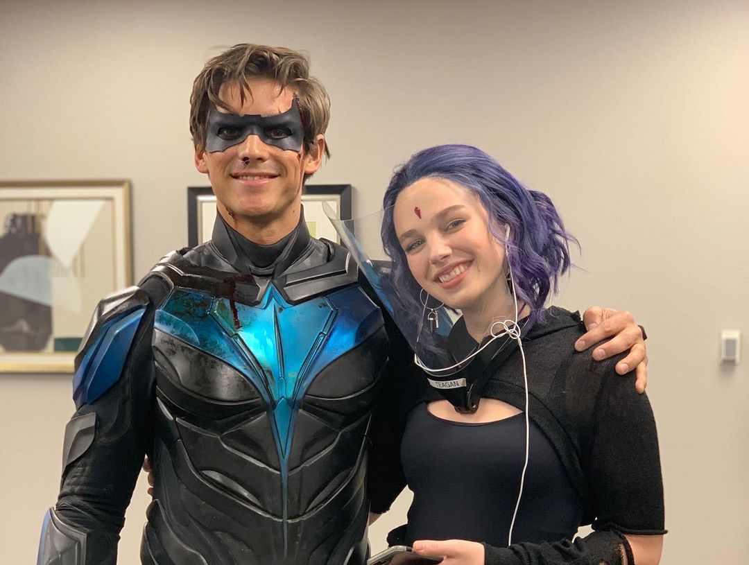 Séries TV Show BR sur X : O elenco de Titans no set da 3ª temporada.   / X