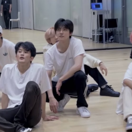 แล้วพี่จะดิบขนาดนี้เพื่อยิ่งกว่าแซวมอล