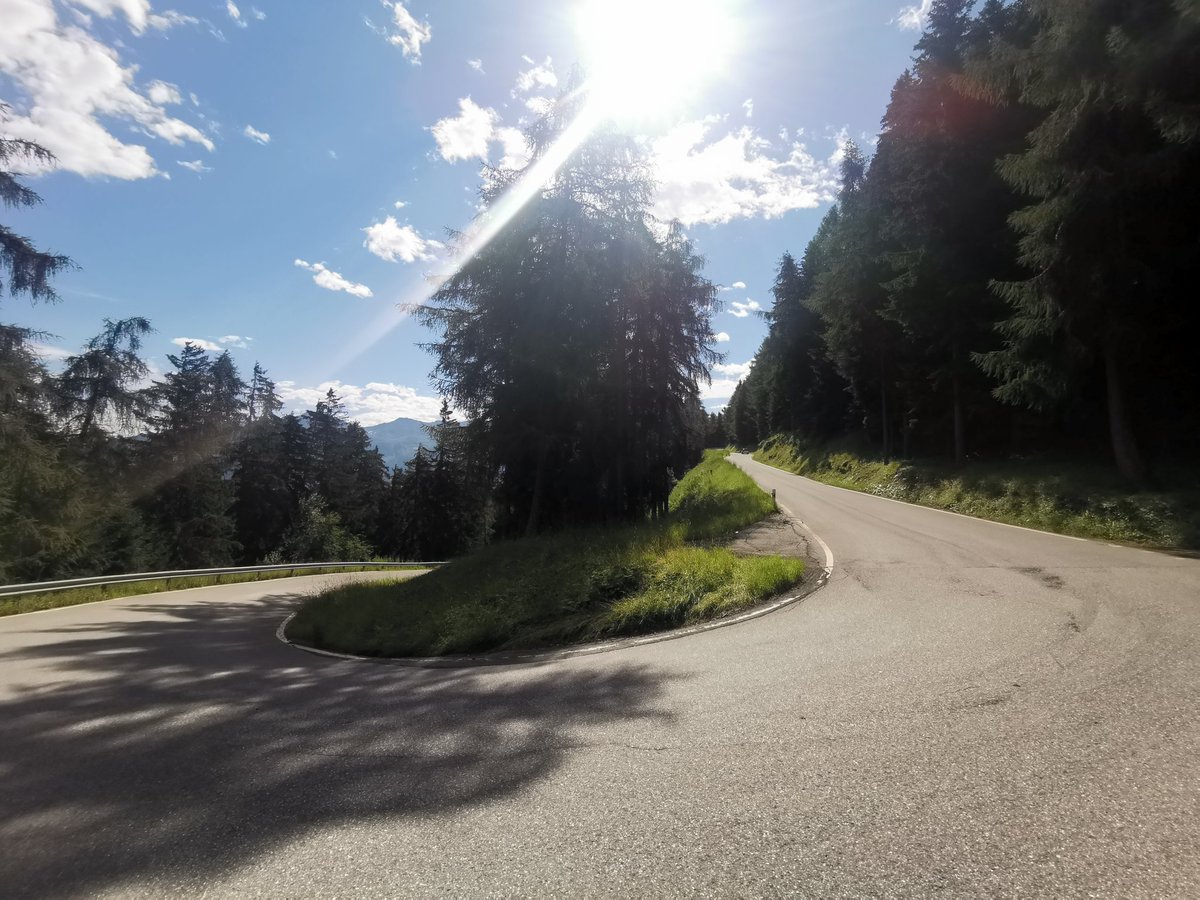 Howarthclassics's tweet image. Ever get the feeling that exercise effort/reward ratio is a little unfair, how can cycling 56km only burn the same calories as 7 Mars bars #exercise #cycling #switzerland #marsbar #wonderwhywedrive