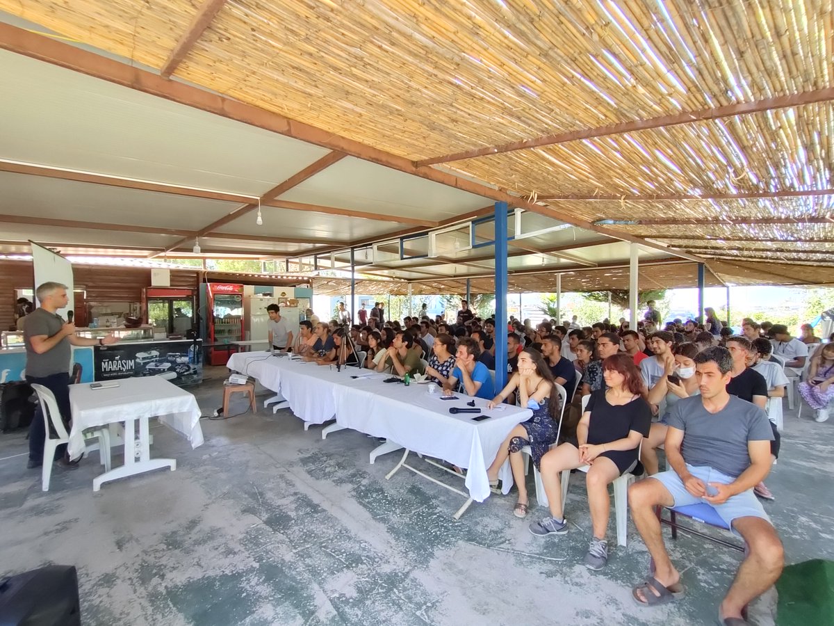 Vatan Partisi Genel Başkan Yardımcısı Utku Reyhan'ın verdiği "Psikolojik Savaş" eğitimini tamamladık. 

Genel Sekreterimiz Sezer Özseven, Utku Reyhan'a Yusuf Has Hacip'in ''Kutadgu Bilig'' kitabını takdim etti.
<a href="/UtkuReyhan_/">Utku Reyhan</a> <a href="/sezerozseven/">Sezer Özseven</a>