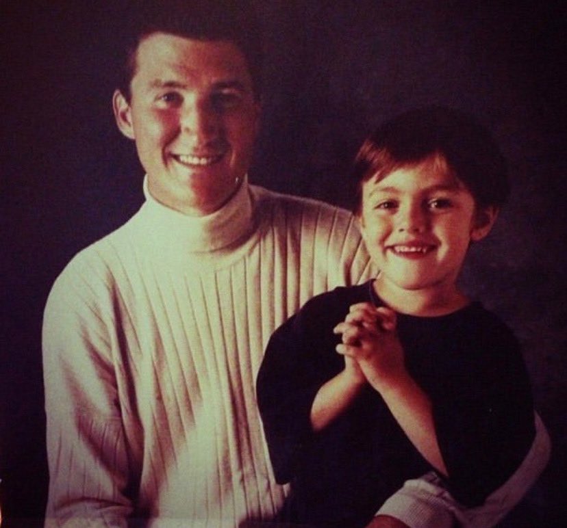 MacMillerMemoir's tweet photo. 2 Pittsburgh legends in 1 picture.

Hey @penguins, look familiar? 🐧 https://t.co/MPfOp4o7k2
