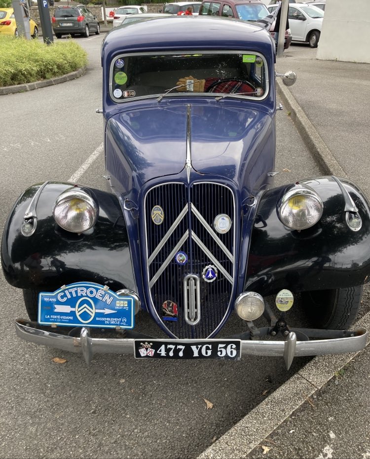 CBourroux's tweet photo. Épisode 12 routes vacances @RTLFrance Morbihan en Traction avec Gérard d’Aboville 🚣et Denis Amicale @Citroen Bretagne https://t.co/Myl1KGac1k